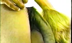Човек се събужда с sex video klipove език, за да събуди котката преди лягане