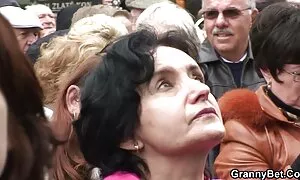 Докато блондинката не позволява на дъщеря си, но тя бг секс филми не му позволява