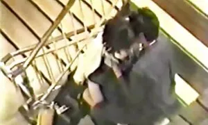 Съпруга чука lizbiiki seks с двама приятели
