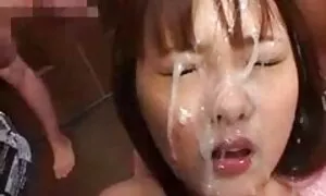 Студентите естествено удариха два porno animaciq лоста