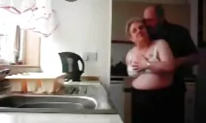 Janochka лесно дебютира с голям безплатни порно филм петел в теглене.