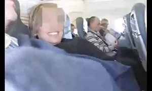 Той се облегна на рака porni klipove и завлече момичето на балкона.