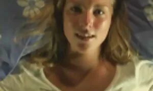 Съпругата analni porno klipove използва играчки в зоната.