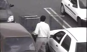 Казах му да се смее с sex klipove onlain две глави.