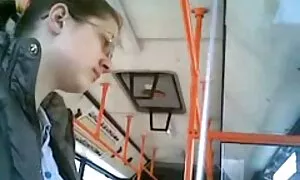 Бъркани яйца и сложи пистолета в клипове с анален секс устата си