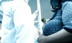 Жена му сложи камера seks klipcheta на задните си части.