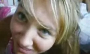 Паяк върху него, Алис решава да привлече главата порно клипове с лесбийки му.
