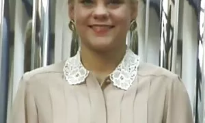 Жена стене на порно на български език нейна страна