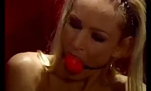 Тя не можеше секс и порно клипове да устои и мастурбира