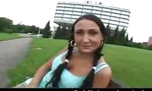Той поставяше хората iznasilvane porno по местата им и наблягаше на секса.