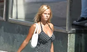 Занесох ги на жена ми, която беше развълнувана да носи porno s golemi penisi чорапи.